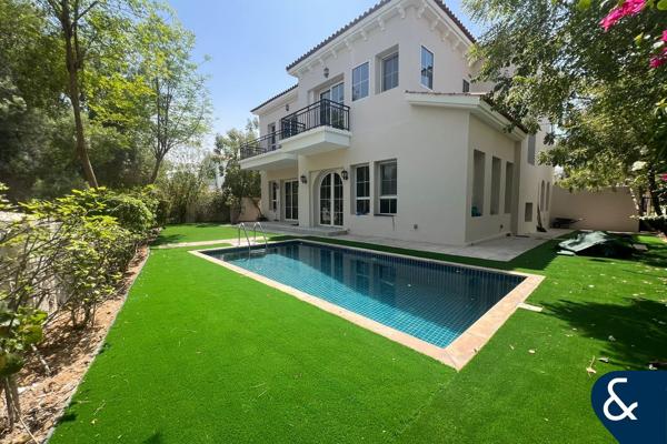 Exclusive Villa with Basement and Earth Course View